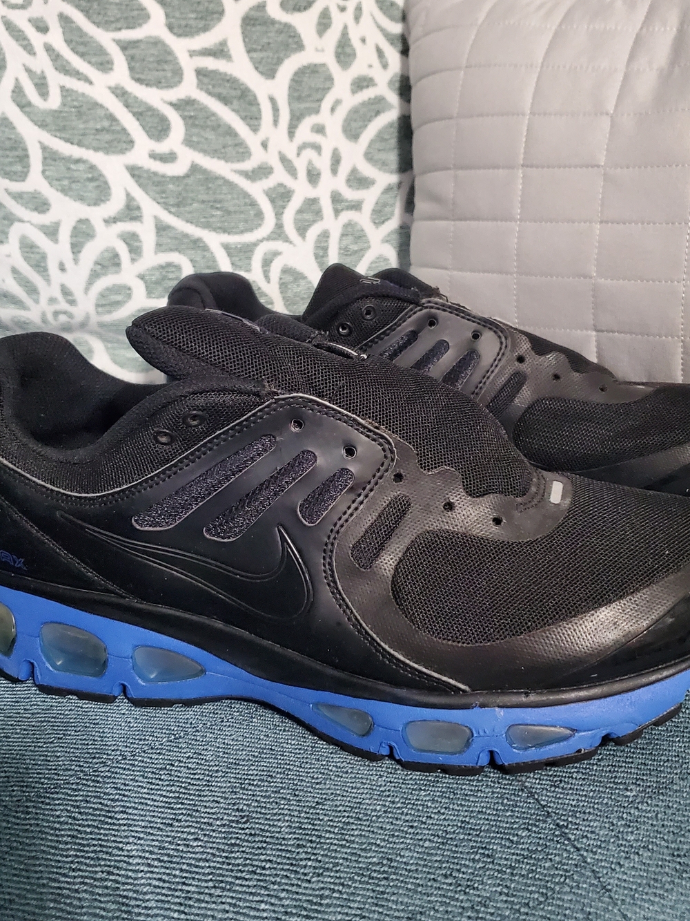 Nike Men’s Black and Blue Athletic Sneakers
